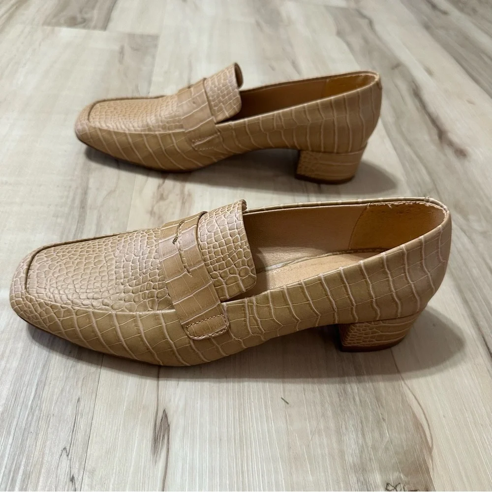 Anthropologie Hadley Block-Heeled Embossed Leather Loafers in Honey Size 8‎